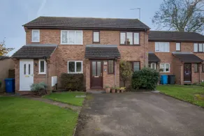 Garden, Driveway, Private, Nr Windsor & Great Park - Image 2
