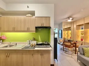 Modern 2BR Condo with Fiber Net and Netflix - Image 5
