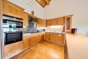 Tranquil 2-Bedroom Woodland Lodge, sleeps 6 - Image 4