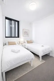 Skyline Retreat Free Parking 2 min to Stadium Sleeps 6 - Image 4