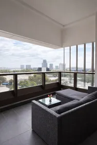 Skyline Retreat Free Parking 2 min to Stadium Sleeps 6 - Image 2