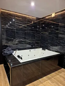 007 Loveroom Secret · Private Jacuzzi. Cinema 4K - Image 4