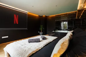 007 Loveroom Secret · Private Jacuzzi. Cinema 4K - Image 2