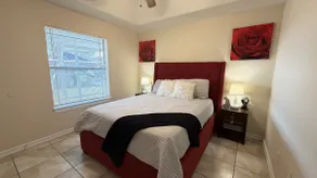 Modern Pharr Retreat Near La Plaza Mall - Image 4
