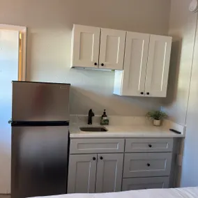 A19 Renovated, small studio 3 miles from the beach - Image 5