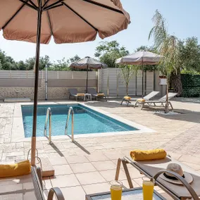 Villa is perfect place to relax and enjoy the sun. - Image 2