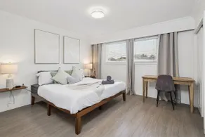 Vancouver 4-Bed Home Near Airport, Sleeps 10 - Image 2