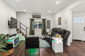 Emerald City Jungle Oasis | 10 Min to Downtown - Image 3