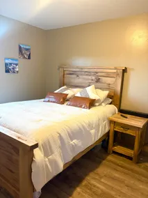 Modern Rustic Mountain Escape at Cat Creek Retreat - Image 3