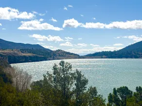 Outdoorsman's paradise at Cat Creek Cabin - Image 3