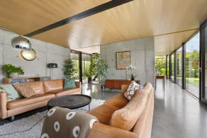 Stylish industrial house with Nordic interior - Image 2