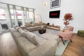 Huge 5BR Heart of Fulton Market Duplex of Dreams - Image 2