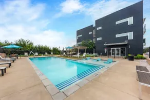 2B2B-Elevator, Pool, Gym, Dog Park, Parking & More - Image 2