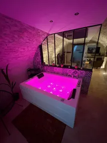Love Room - Image 2