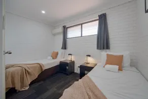 Modern 2BR Townhouse Walk 2 Shops | Pool + Parking - Image 2