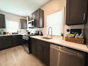 Spacious 3BR| Near NYC + Major Attractions - Image 3