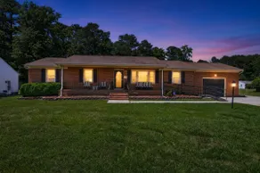 Boutique Retreat near Fort Eustis & Williamsburg - Image 2