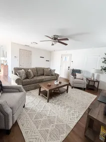 Country Cottage - Fully Remodeled - Image 2