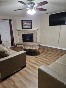 Spacious hotub house near the airport. - Image 3