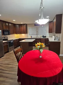 Spacious hotub house near the airport. - Image 5
