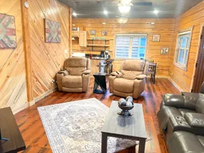 Near Parker’s Creek | Boat & RV Cabin - Image 2