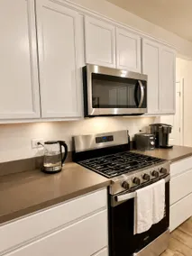 Designer Home, 3BR, Fast WiFi, Close to Naperville Downtown - Image 4