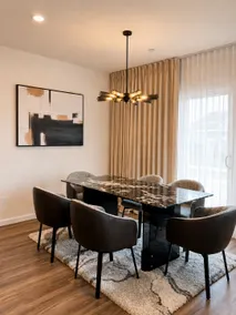 Designer Home, 3BR, Fast WiFi, Close to Naperville Downtown - Image 3