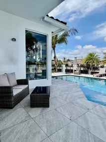 Exquisite Waterfront Modern Villa - Image 4