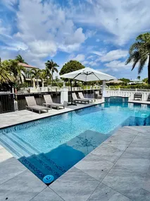 Exquisite Waterfront Modern Villa - Image 3