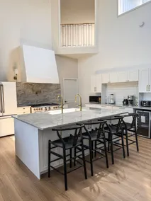 10-Acre BOQ/PEC Waterfront, 4BR, Gourmet Kitchen - Image 2