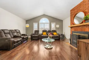 Maple Nest Pickering for your stay - Image 3