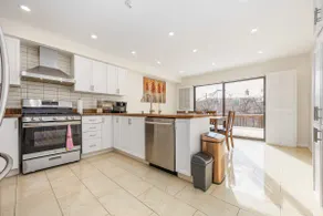 Maple Nest Pickering for your stay - Image 4