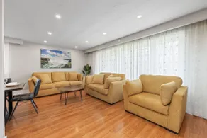 King beds 10 min to airport 20 min to downtown - Image 4