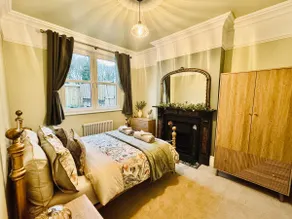 Moody House | 2-Bed Flat & Courtyard | Town Centre - Image 2