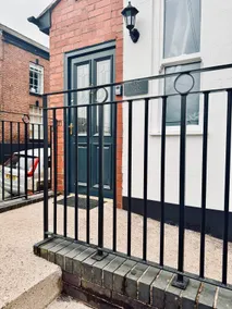 Moody House | 2-Bed Flat & Courtyard | Town Centre - Image 5