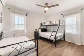 Modern 2BR w/ Free Parking • 10 Min to Beach & LGB - Image 4