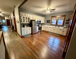 Atop The Shop II | Spacious Downtown Loft - Image 3
