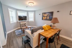 2 Bedroom apartment free parking near transit - Image 2