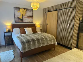 Luxury Lodge Near Goodwood - Image 2
