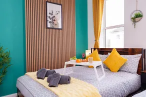 Stylish 3 Bedroom Sea View Apartment -Free Parking- Sleeps 9 - Image 2