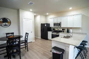 Modern Comfort in Seguin-3 bed/2bath - Image 3