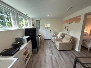 Whimsical Westport Studio -1 mile walk to downtown - Image 4