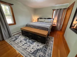 Warm & cozy brick ranch with KING, QUEEN & Twin XL - Image 4