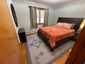 Warm & cozy brick ranch with KING, QUEEN & Twin XL - Image 2