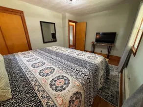 Warm & cozy brick ranch with KING, QUEEN & Twin XL - Image 5