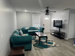Modern 4BR 3Bath •2 Master • 20 Min Downtown - Image 2