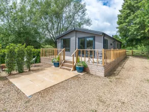 Peaceful Cotswold Retreat at Chad Lakes, Stow - Image 3