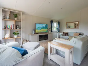 Peaceful Cotswold Retreat at Chad Lakes, Stow - Image 5
