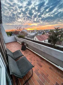 Bright designer apartment with pool table & 2 balconies - Image 2