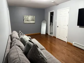 Cozy 1 bedroom apt in heart of Roscoe - Image 2